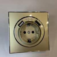 Розетка одинарная с  заземлением и USB RIGHT HAUSEN Laura золото